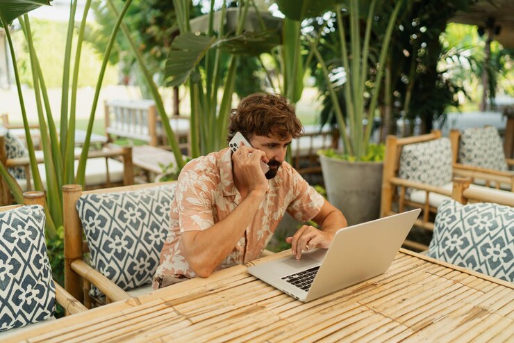Descubra o que é um Global Worker, como se tornar um, os requisitos necessários e os benefícios dessa carreira global. Saiba as diferenças entre Global Worker e Nômade Digital.